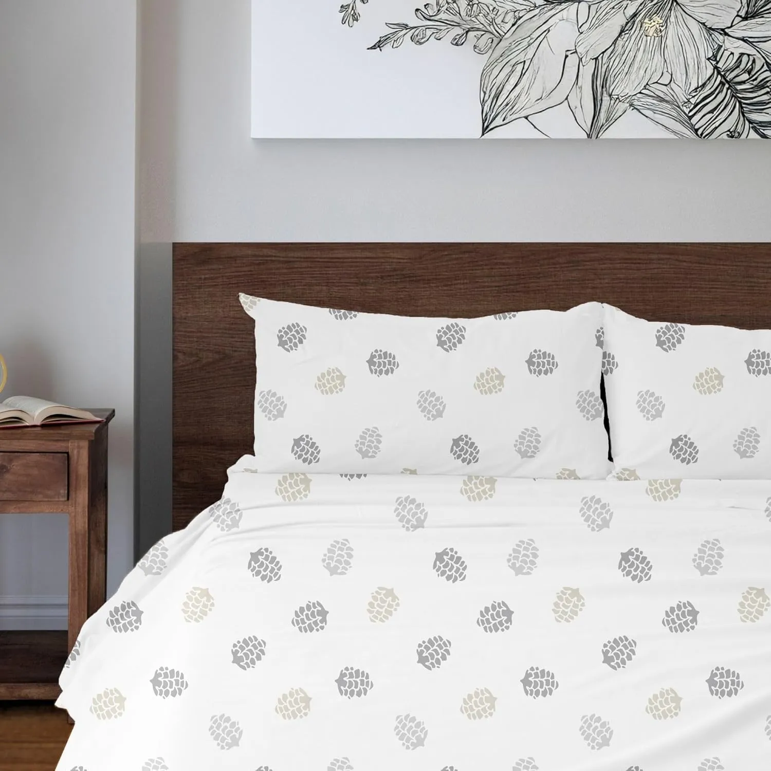 Featherhead™ 100% Cotton 4PCs Flannel Sheet Set, Queen Size, Pinecones | Double-Brushed for Extra Softness, Warm & Breathable, Extra Deep Pockets fits Up to 17” – 1 Flat, 1 Fitted, 2 Pillowcase