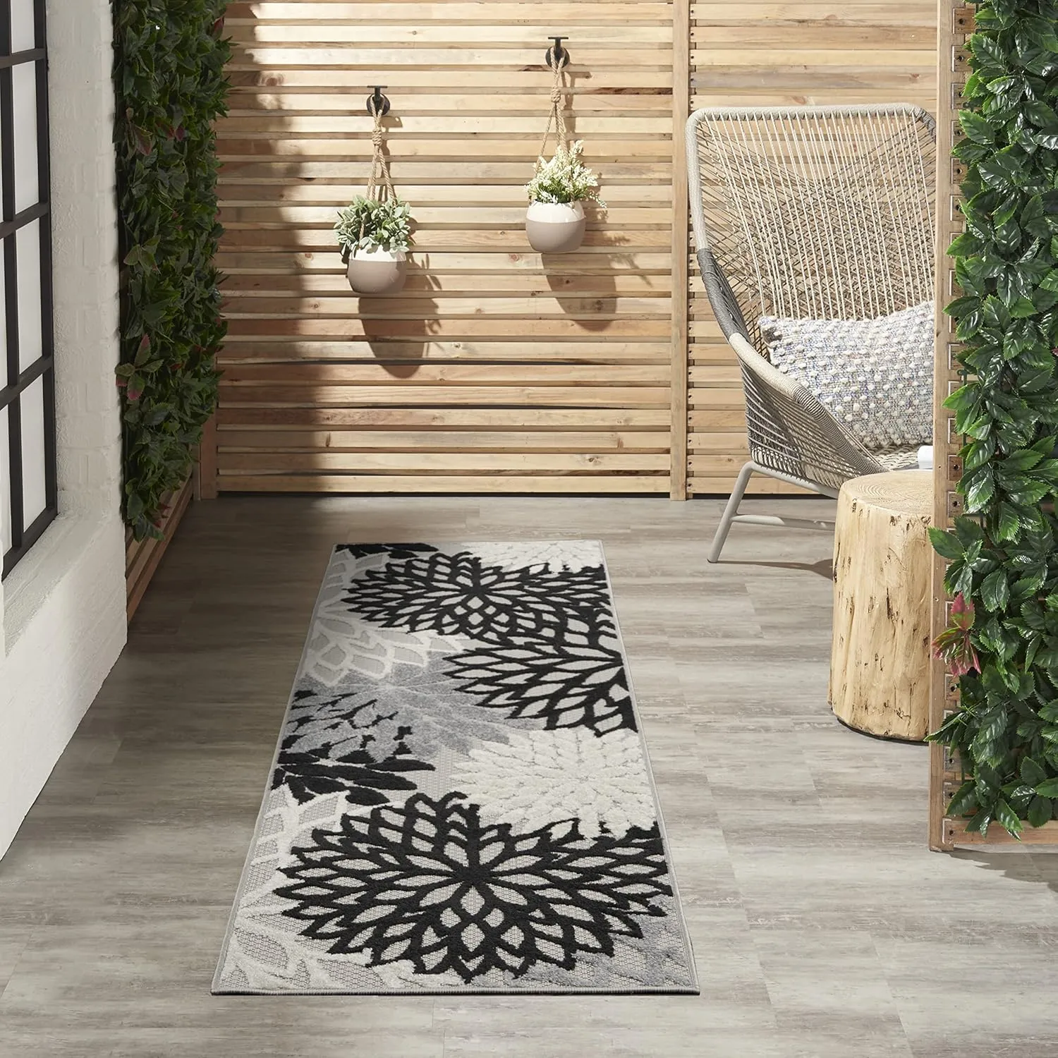 Nourison Aloha 6' Runner Black White Fabric Tropical Area Rug (6' Runner)
